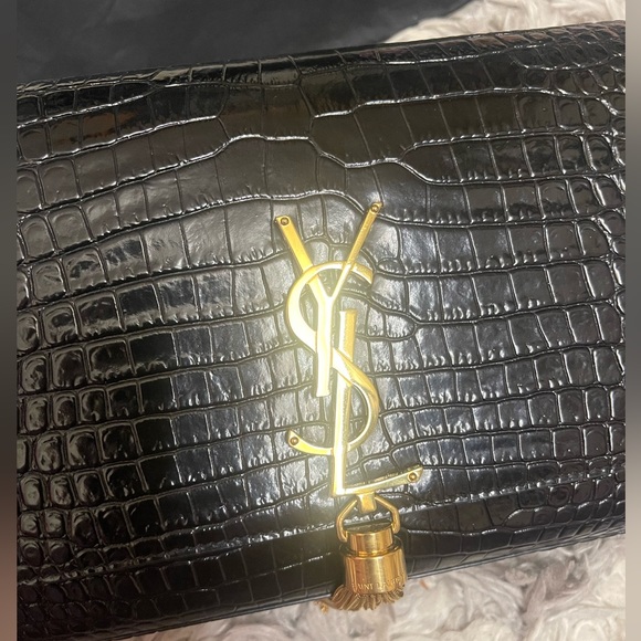 YSL Saint Laurent Kate Medium Tassel YSL Crossbody Bag in Croc-Embossed Leather - Picture 15 of 17